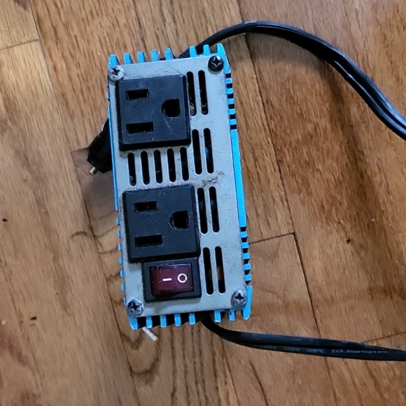 Tripp Lite PowerVerter Ultra-Compact Car Inverter 375W - Picture 3 of 4